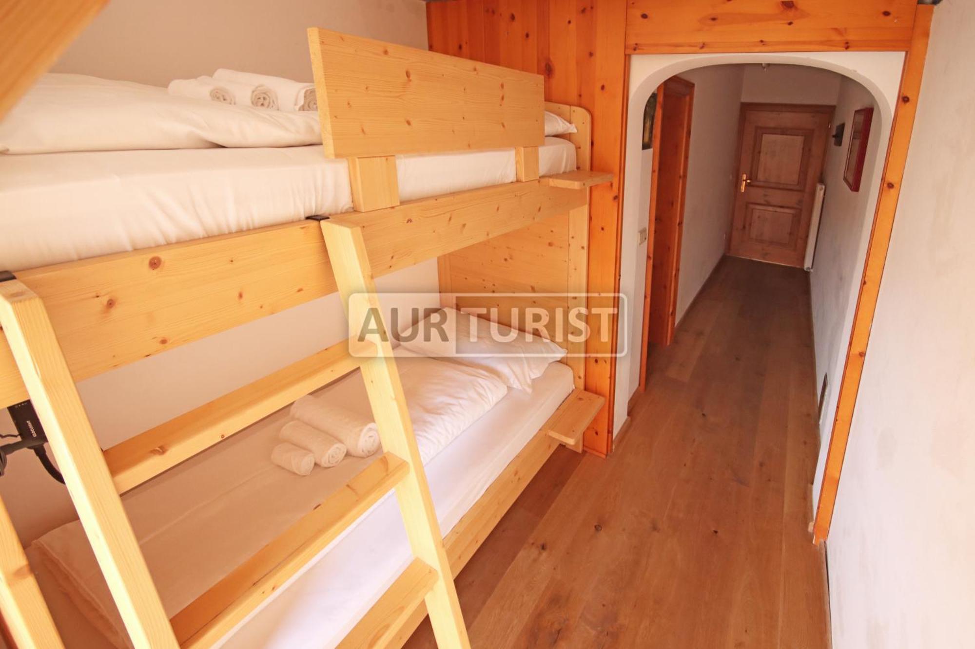Apartment Aurturist Roulette *