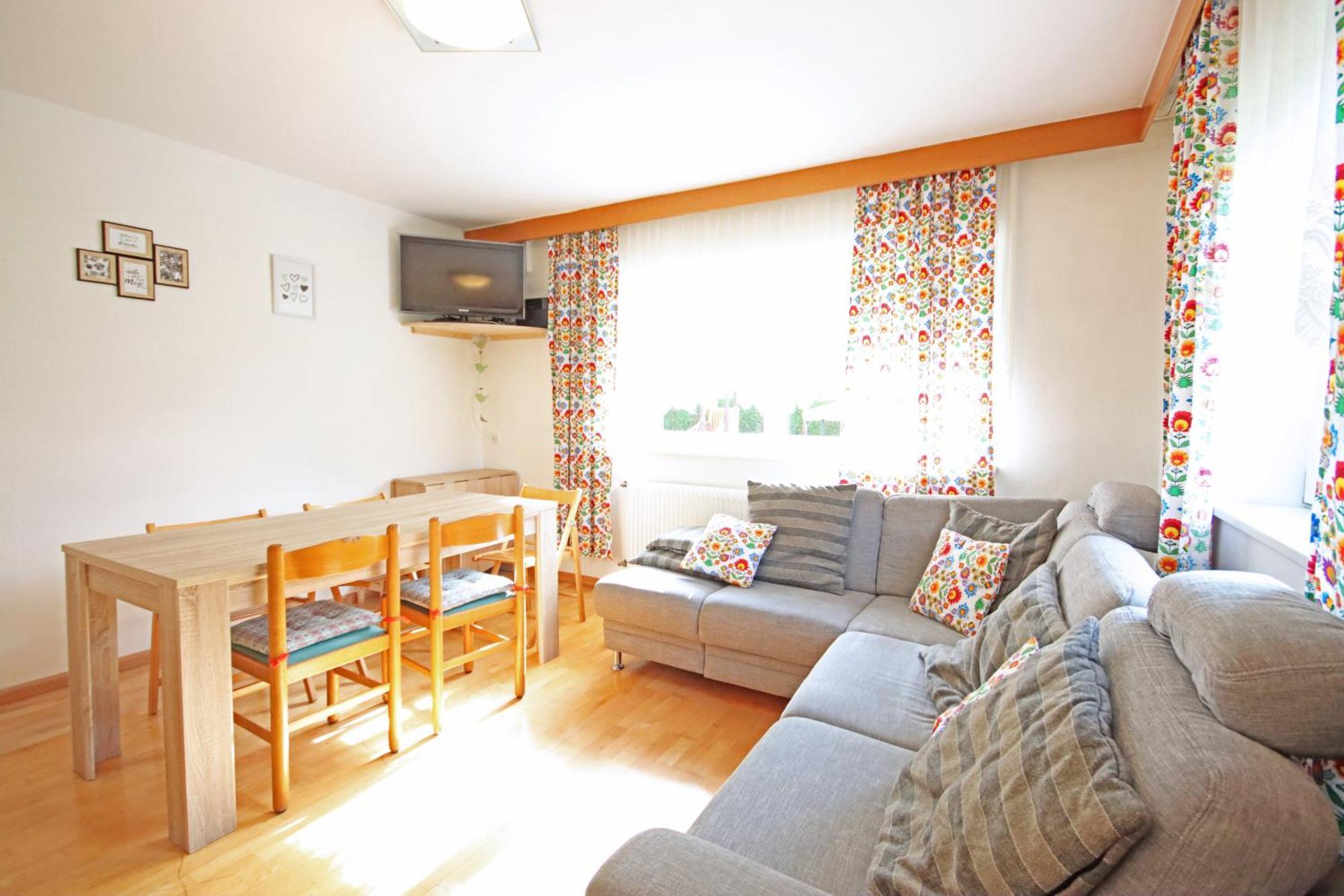 Apartment Aurturist Roulette *