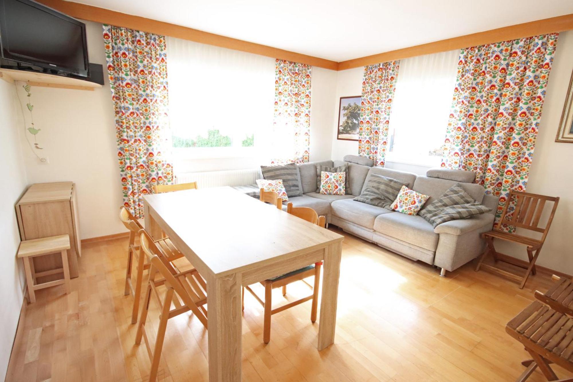 Aurturist Roulette Apartment